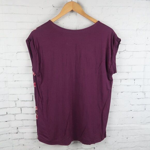 BURGUNDY FLORAL SLEEVELESS V NECK TOP SIZE LARGE - Picture 4 of 4